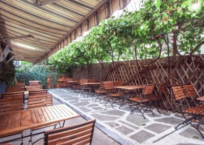 Der Grieche Mistelbach Gastgarten